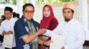 Bupati Lotim Serahkan SHM